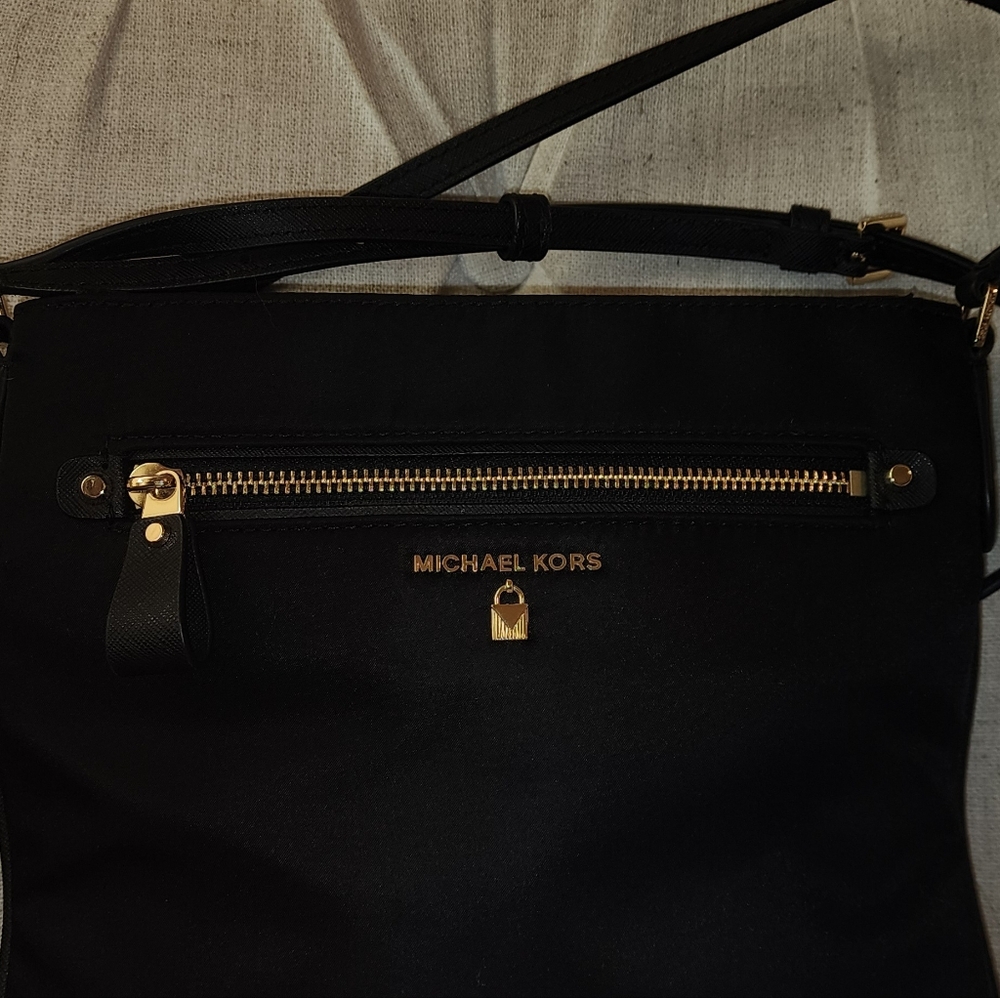 Michael Kors Kelsey Large Nylon Crossbody